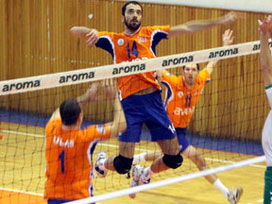 Voleybolda ilk galibiyet İBB'den 