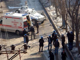 Yüksekova'da polise öldüresiye darp İzle 