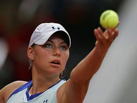 Zvonareva ve Clijsters yarı finalde 