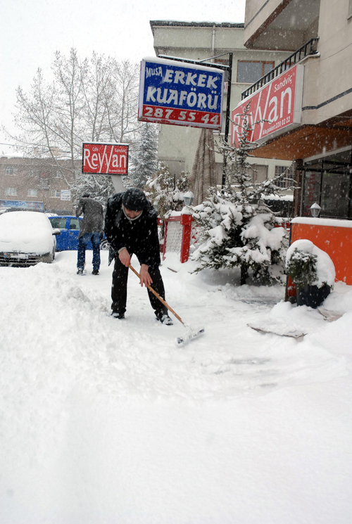 Başkentliler işe yürüyerek gitti /