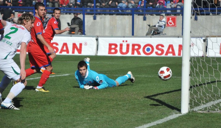 Bursaspor zirveden '1-1' uzaklaşıyor!