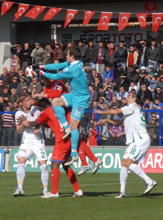 Bursaspor zirveden '1-1' uzaklaşıyor!