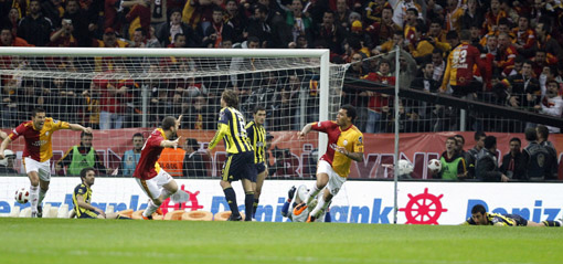 CANLI TT Arena'da ilk yarıda tek gol!