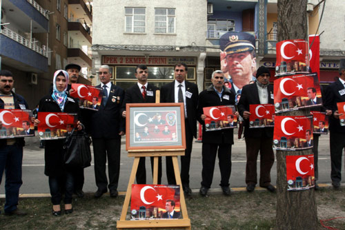 Diyarbakır Gaffar Okkan'ı gözyaşlarıyla andı