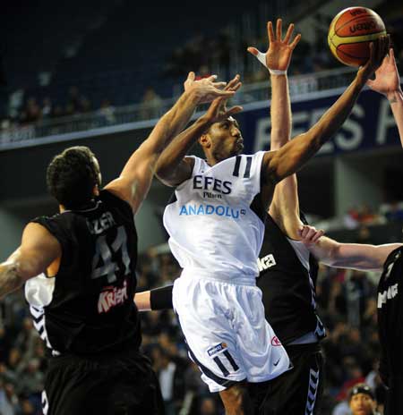 Efes Pilsen uzatmalarda Kartal'ı avladı