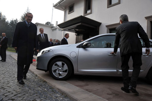 Erdoğan ilk elektrikli otoyu test etti