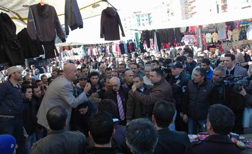 Esnaf ve polis birbirine girdi / GALERİ