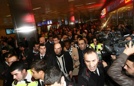 GALERİ / Beşiktaş Fernandes'i getirdi