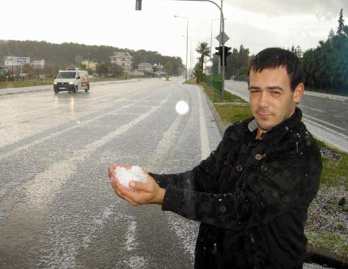 Hortum paniğe neden oldu /