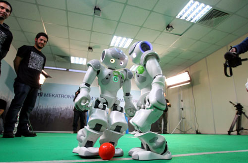 İTÜ'nün robotları futbol maçında