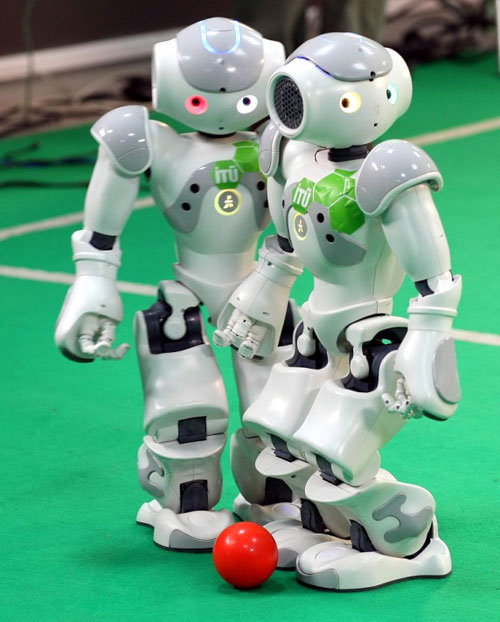 İTÜ'nün robotları futbol maçında