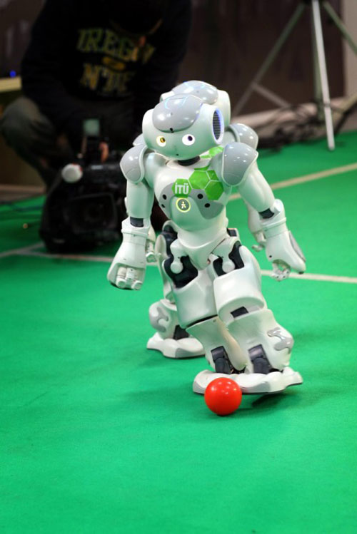 İTÜ'nün robotları futbol maçında