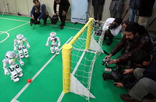 İTÜ'nün robotları futbol maçında