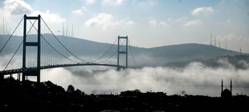 İstanbul sis büyüsüyle uyandı /