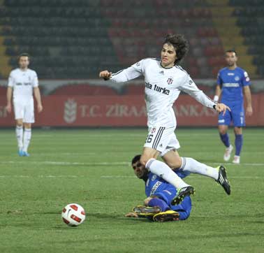 Kara Kartal, zorlanmadan yarı finalde!