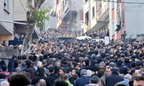 Kıvırcık Ali son yolculuğuna uğurlandı