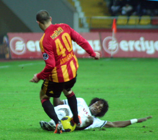 Manisa, Kayserispor'u evinde devirdi