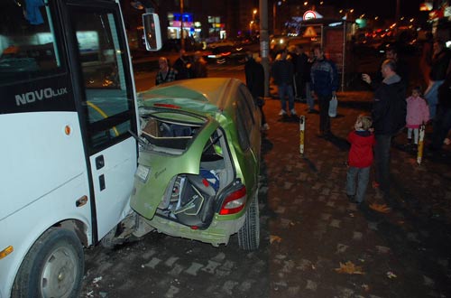 Minibüs sürücüsü direksiyonda komaya girince