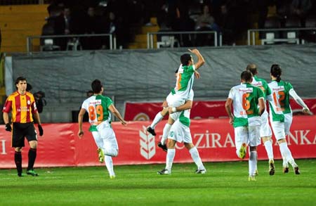 Sami Yen'de üçüncü gol de geldi CANLI