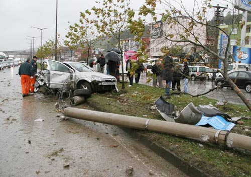 Samsun'da trafik kazası: 2 ölü, 3 yaralı