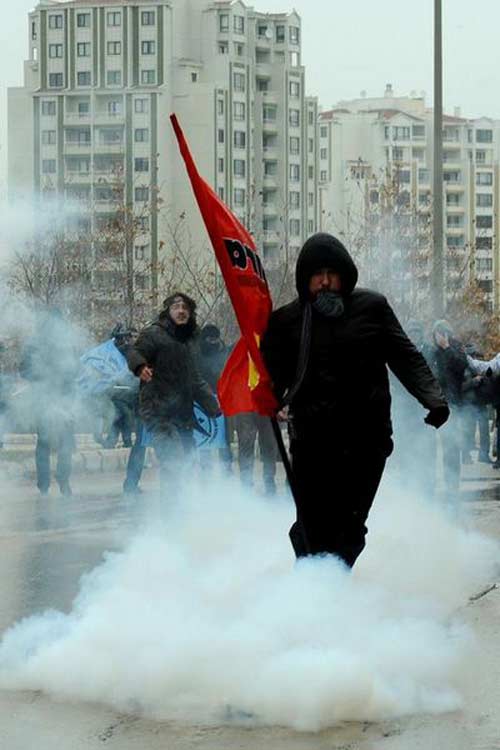 YÖK savaş alanına döndü /