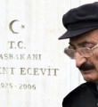 Bülent Ecevit, kabri başında anıldı