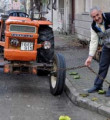 İki kere soyulunca traktörü zincirledi!