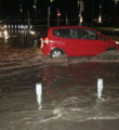 İzmir'de şiddetli yağış, binaları su bastı