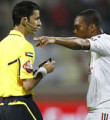 Robinho top yerine kameraya vurdu! /