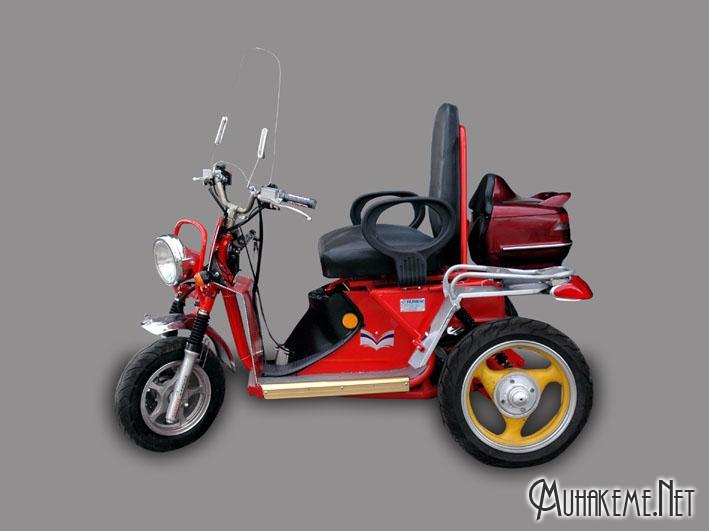 CXN.2 MARŞLI DİFRANSİYELLİ ENGELLİ ARAÇLARI
MOTOR : 125 cc 4 zamanlı, otomatik vites, marşlı, benzin yakıtlı 
ŞASE : Çelik Kondisyon 
 
HAREKET : Diferansiyelli zincir hareketli 
TEKERLER : Çelik jant 16x325 lastik 
FRENLER : Ön ve arka tambur 
ELEKTRİK : 12 volt. 36 amp. kuru tip akü far, korna, fren, park, sinyal 
OTURAK : Ortopedik 55x50 ebadında 
BAGAJ : 40x30x20 ebadında arkada kasa